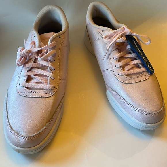 Womens tennis shoes - Picture 2 of 10